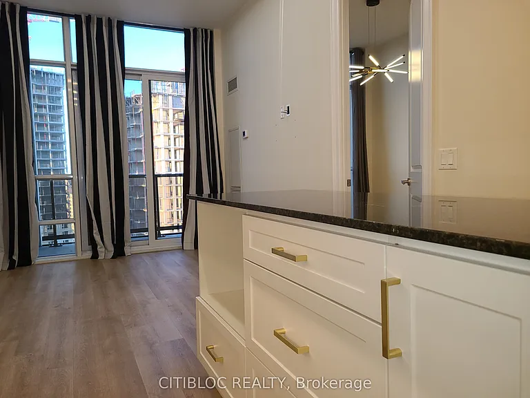 9085 Jane St #Penthouse 3 — Photo 6