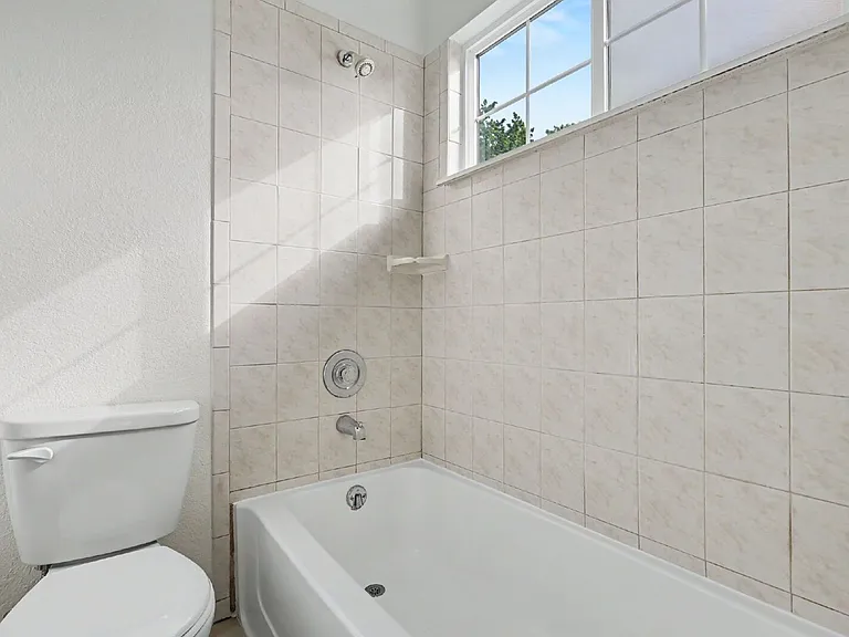 1430 Tamarisk Dr — Photo 15