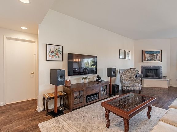 2nd image of 17914 Magnolia Blvd Unit 316