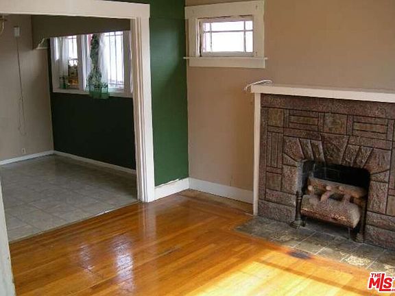 4th image of 917 107th Ave