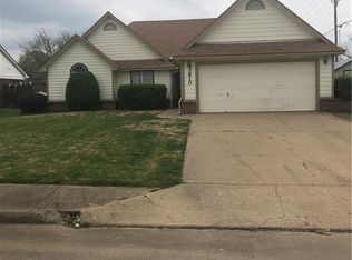 3910 W Locust St, Rogers, AR 72756