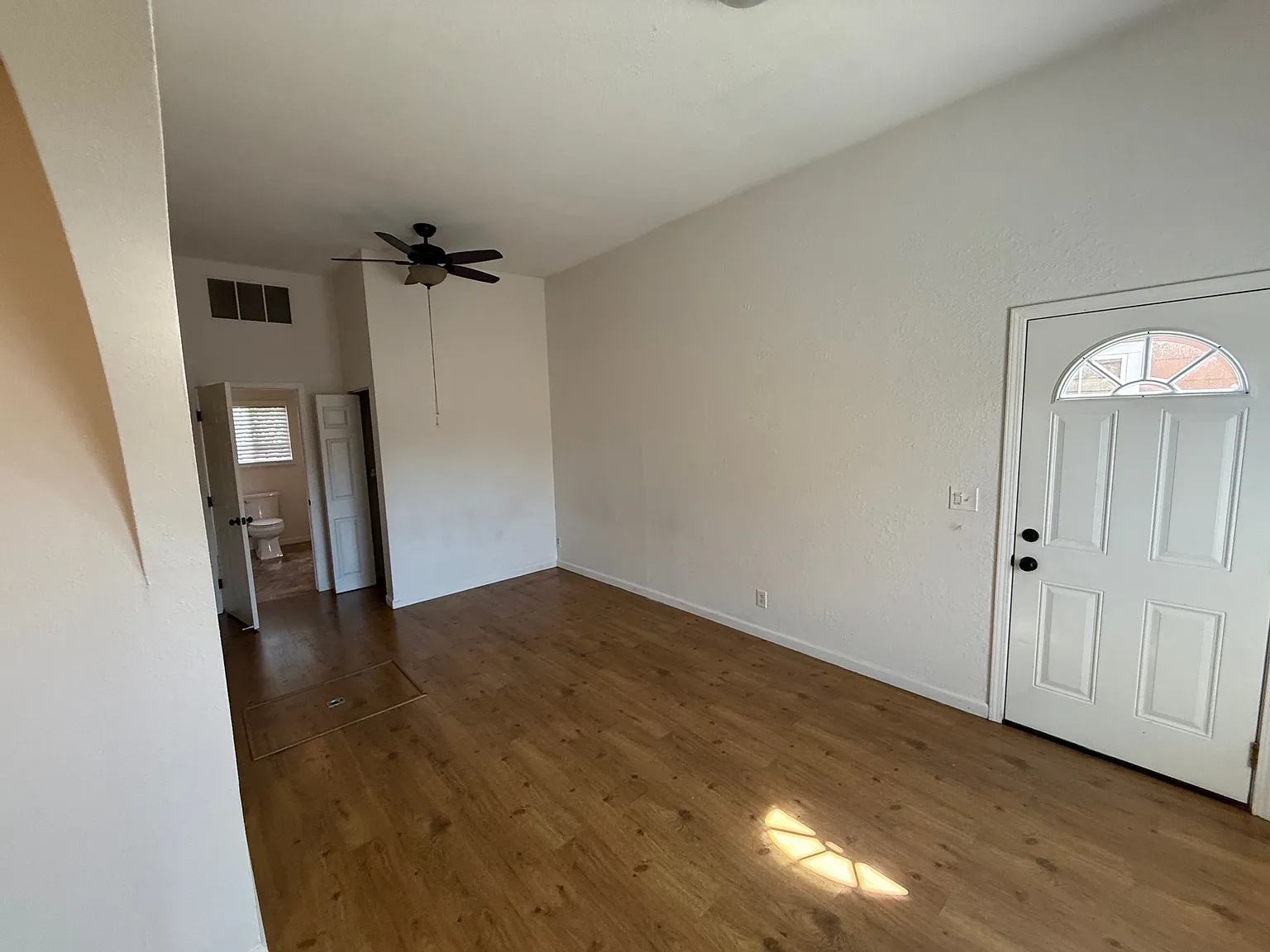 1 bed, 400 sqft, $2,100 — Photo 3