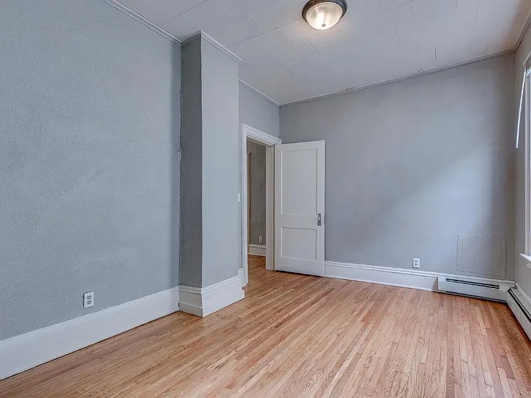 696 5th St E #1 — Photo 12