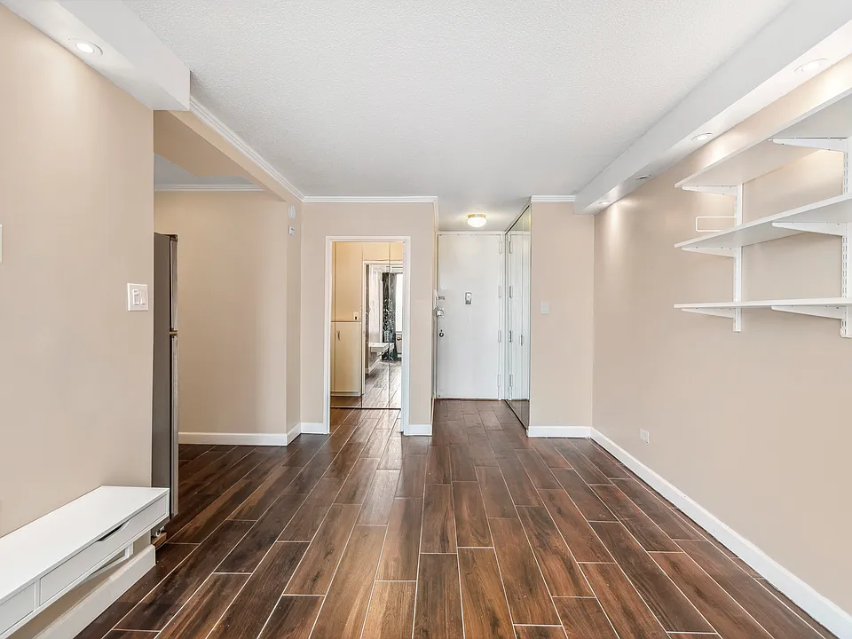 1601 3rd Ave #27E