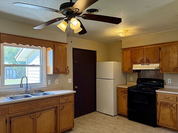 3rd image of 172 Powell Dr