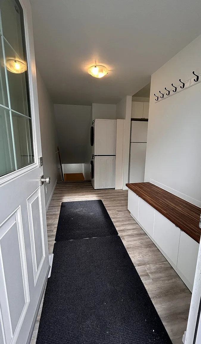 Sf229 | 1 Month Free | 3 Bed, 1 Bath Basement Suite | Montrose — Photo 3