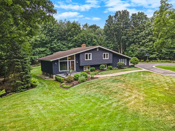 2274 Perry St, Holland, MI 49424