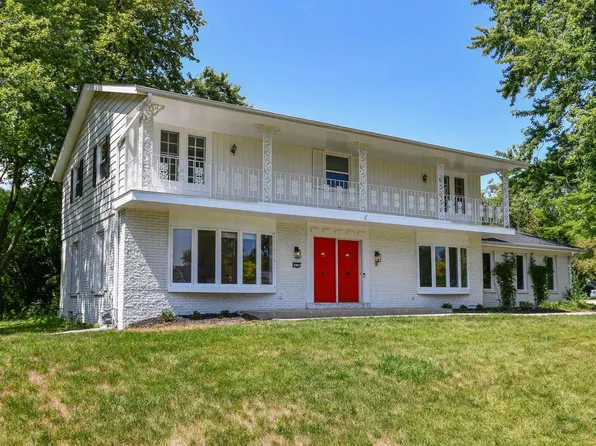 10309 North Versailles COURT, Mequon, WI 53092
