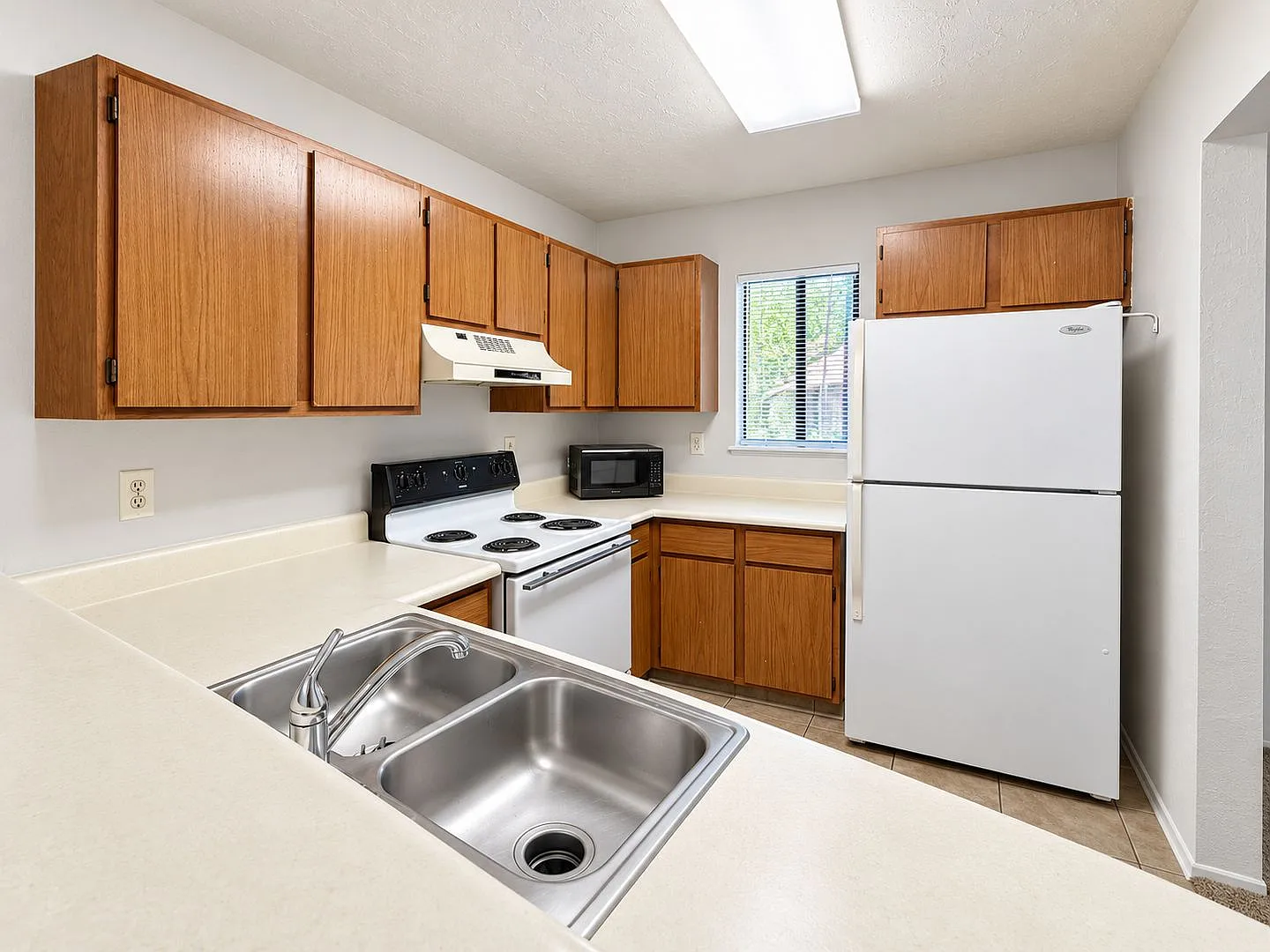 111 SE 16th Ave — Photo 3