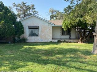 204 NW 4th St, Happy, TX 79042