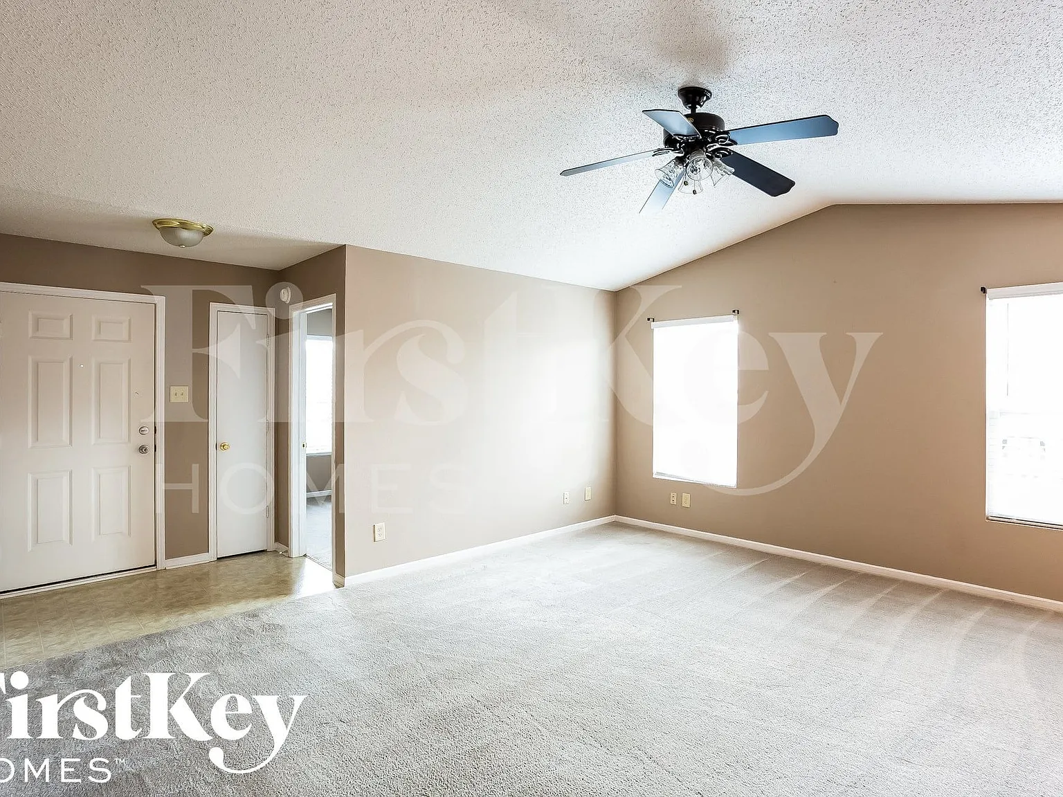 3 bed, 2.0 bath, 1243 sqft, $1,645 — Photo 3