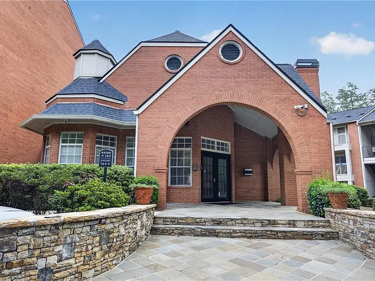 1021 Chastain Park Ct NE — Photo 16