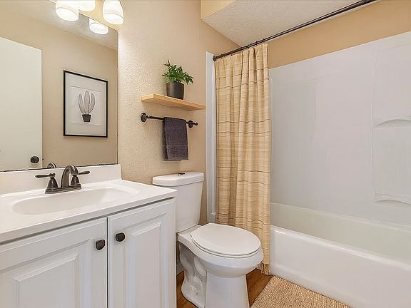 5th image of 908 N Lbj Dr #16
