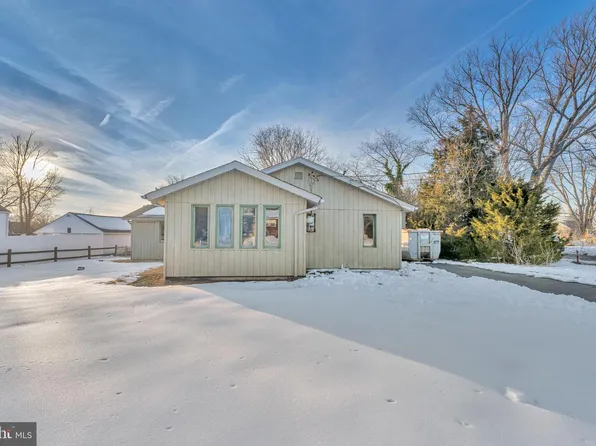 35 Grant Ave, Deptford, NJ 08096