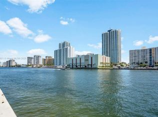 600 Parkview Dr APT 422, Hallandale Beach, FL