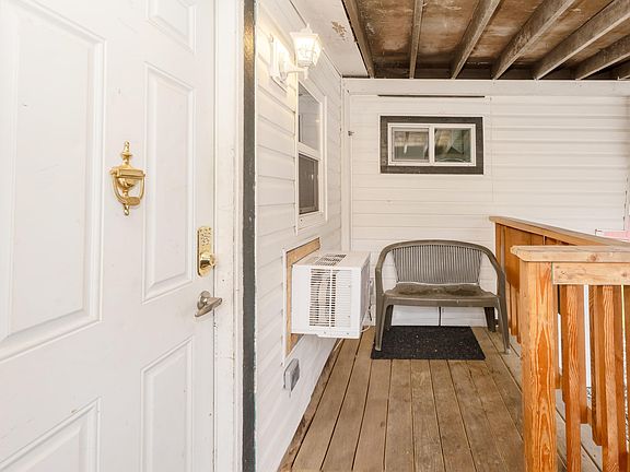 5th image of 23252 Calvin Cres