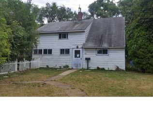 124 Red Cedar Dr, Levittown, PA 19055