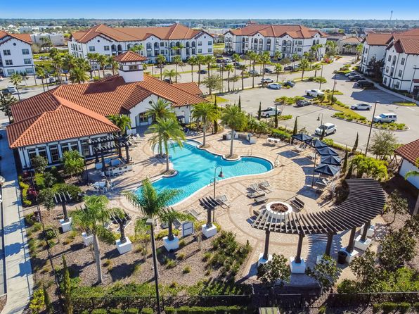 2439 Casona Ln #2301