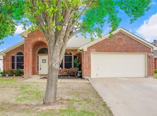 223 Mentor Dr, Arlington, TX 76002