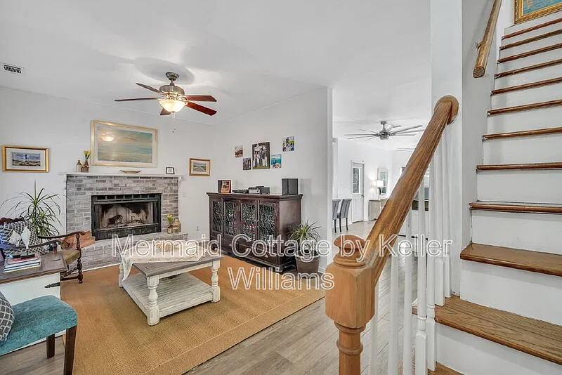 3 bed, 2.5 bath, 2318 sqft, $2,500 — Photo 2