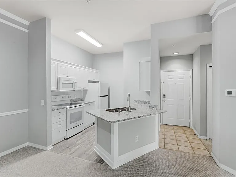 5122 Northridge Rd #307 — Photo 8