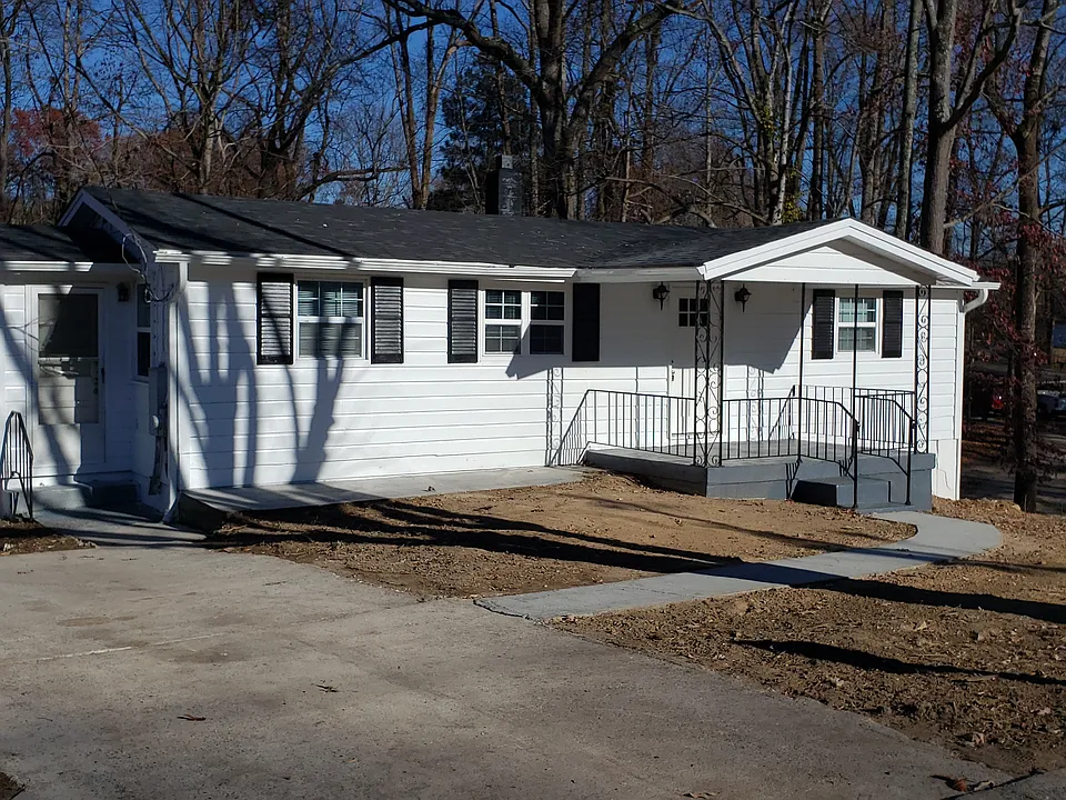 1711 Alexsandria Rd
