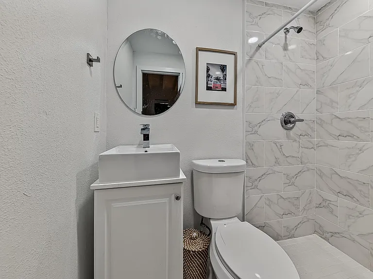 140 SE 9th Ave — Photo 10