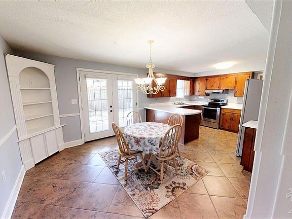 3rd image of 6187 Hilltop Dr