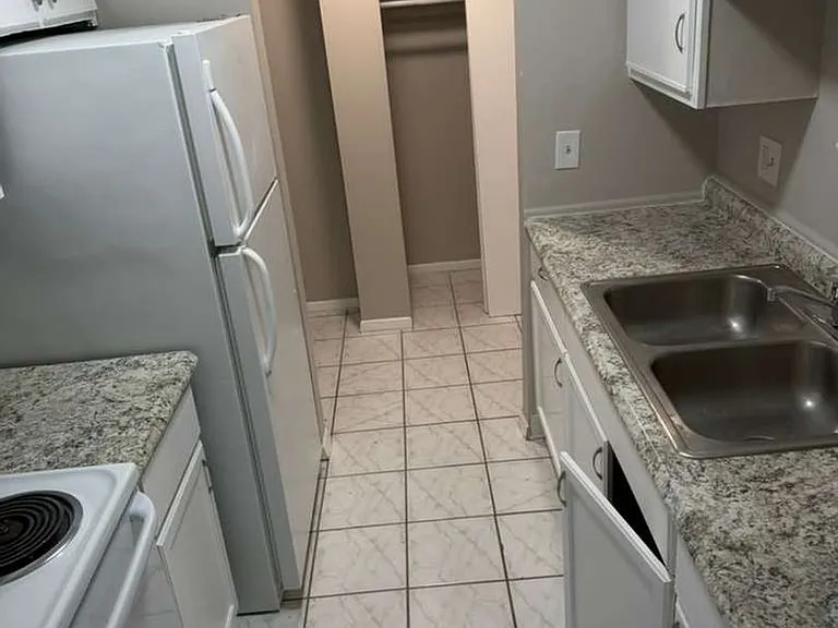 2100 Harrison Ave — Photo 11