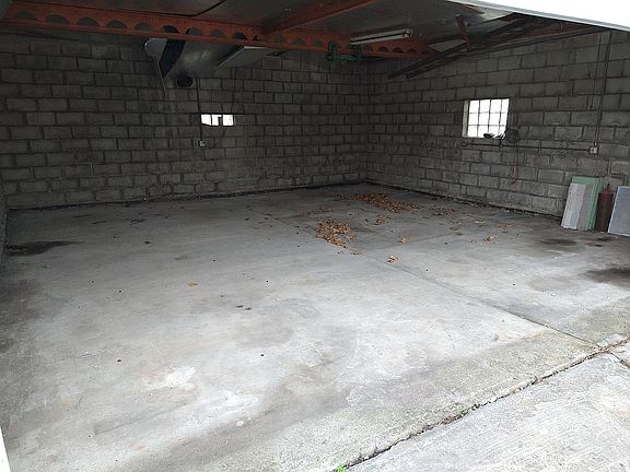 2nd image of 297 Dingens St
