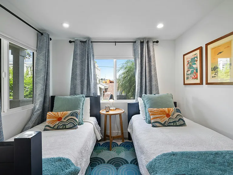 305 Neptune Ave — Photo 43