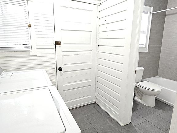 4th image of 907 Berkeley St