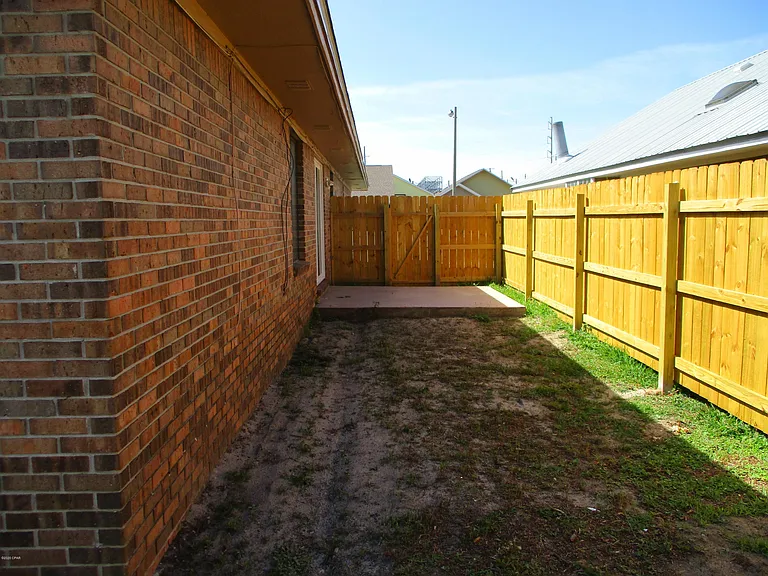 1346 Stephen Dr — Photo 16