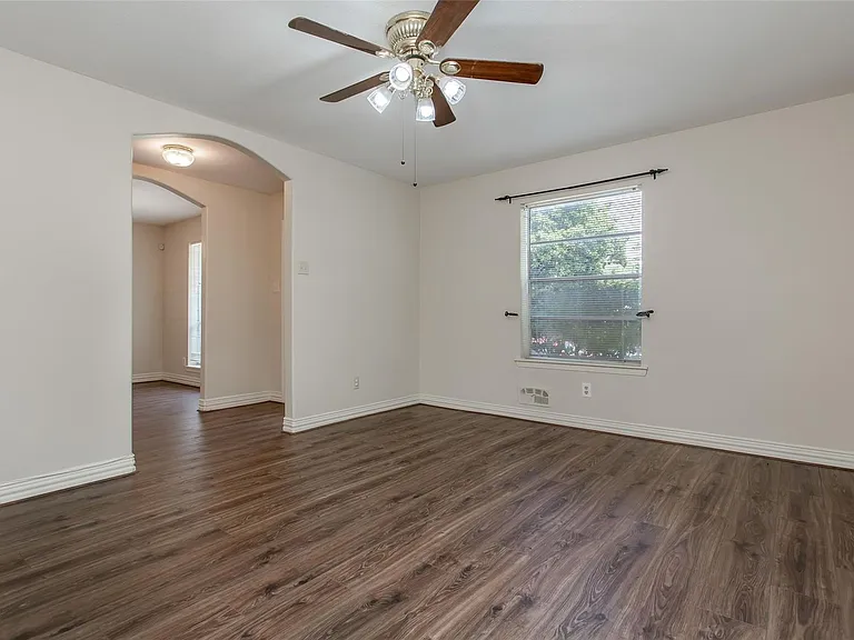 7445 Brentcove Cir — Photo 5