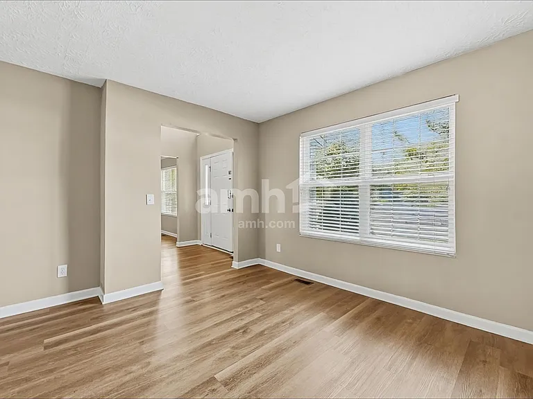 924 Bamburgh Dr — Photo 8