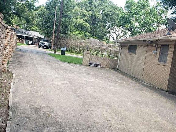 3rd image of 1805 Glen Arbor St