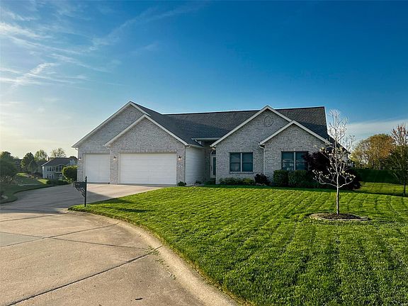 2nd image of 13 Oak Wood Ct