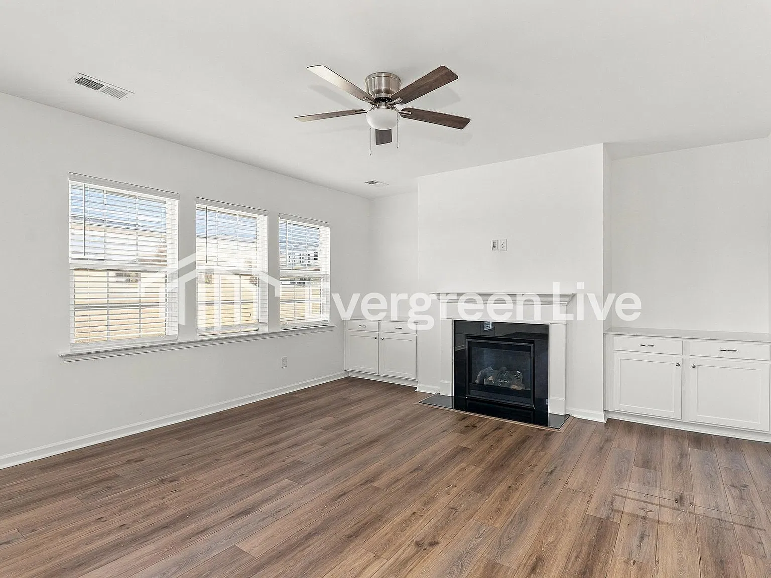 3 bed, 3.0 bath, 2036 sqft, $1,800 — Photo 4