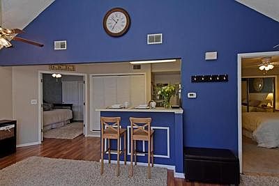 Open Kitchen w/Breakfast Bar