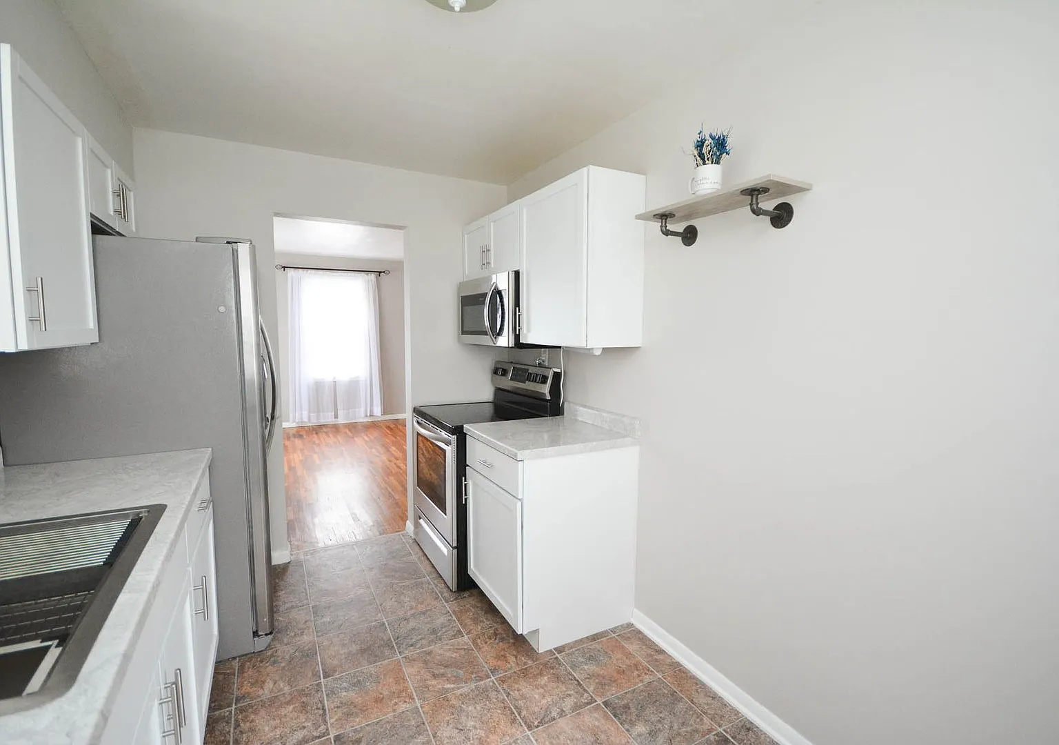 Impeccable updated home just blocks from downtown! — Photo 4