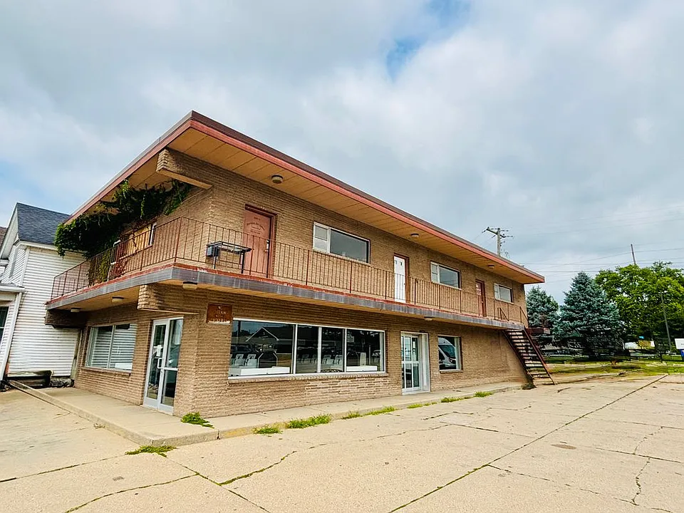 100 W Superior St #2