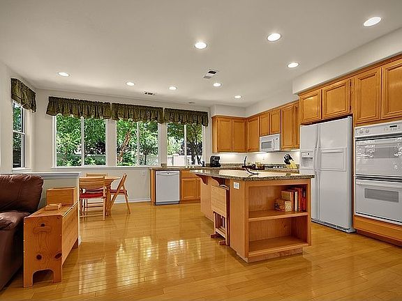 5th image of 1161 Pheasant Hill Dr