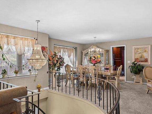 5th image of 4376 Knightsbridge Ln #1