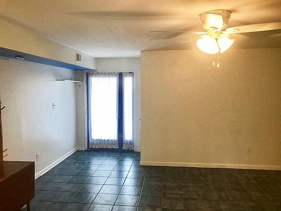 Living room / Front foyer