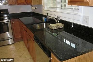 4th image of 413 W Broad St #7