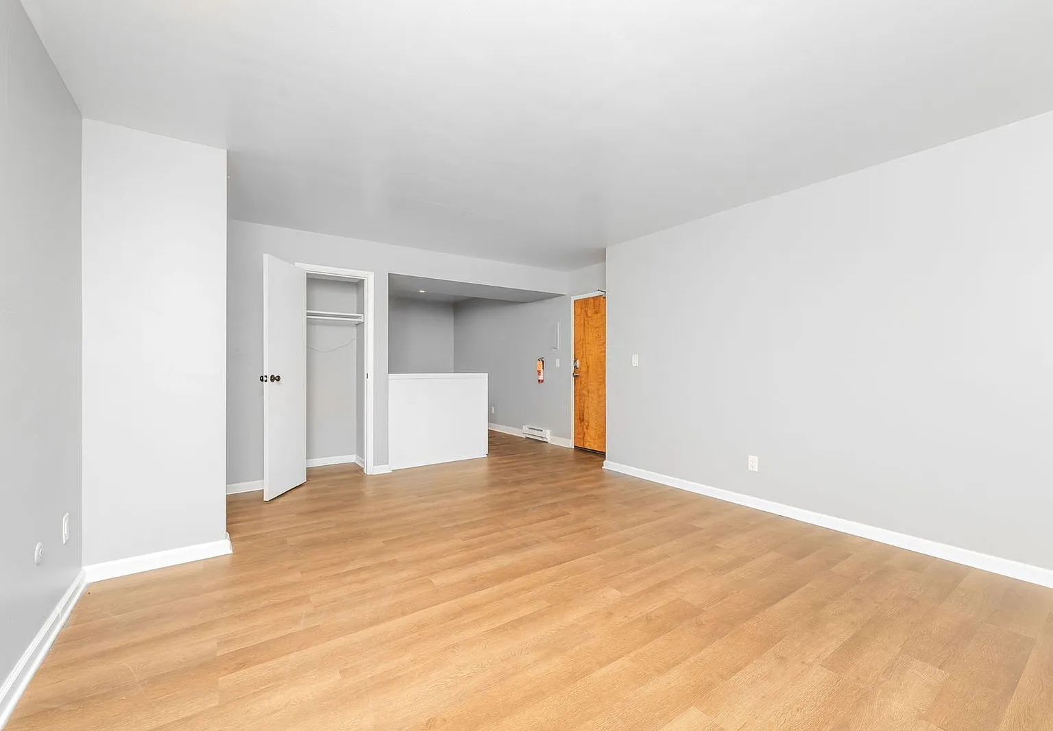2 bed, 1.0 bath, $1,050 — Photo 4