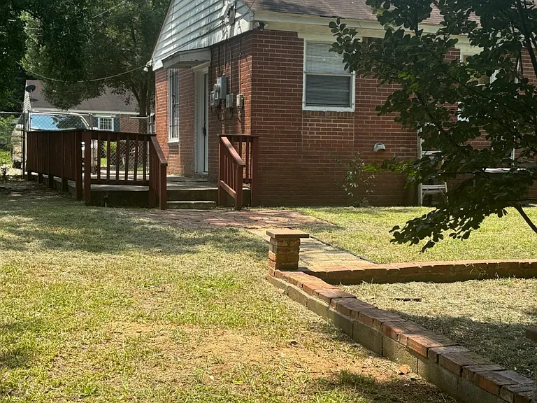 407 Walnut St — Photo 9