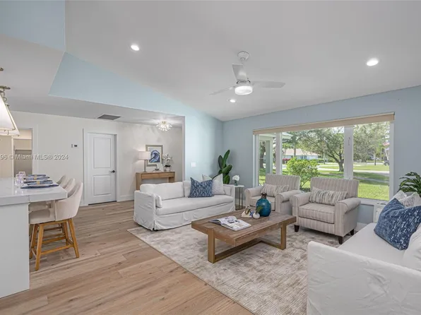 138 Buttonwood Cir, Tequesta, FL 33469