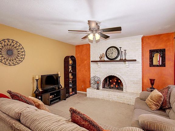 4th image of 2610 E Dahlia Dr
