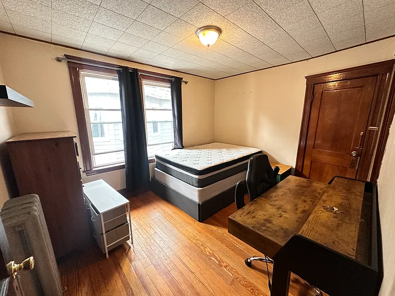 142 W Adams St #2 — Photo 8